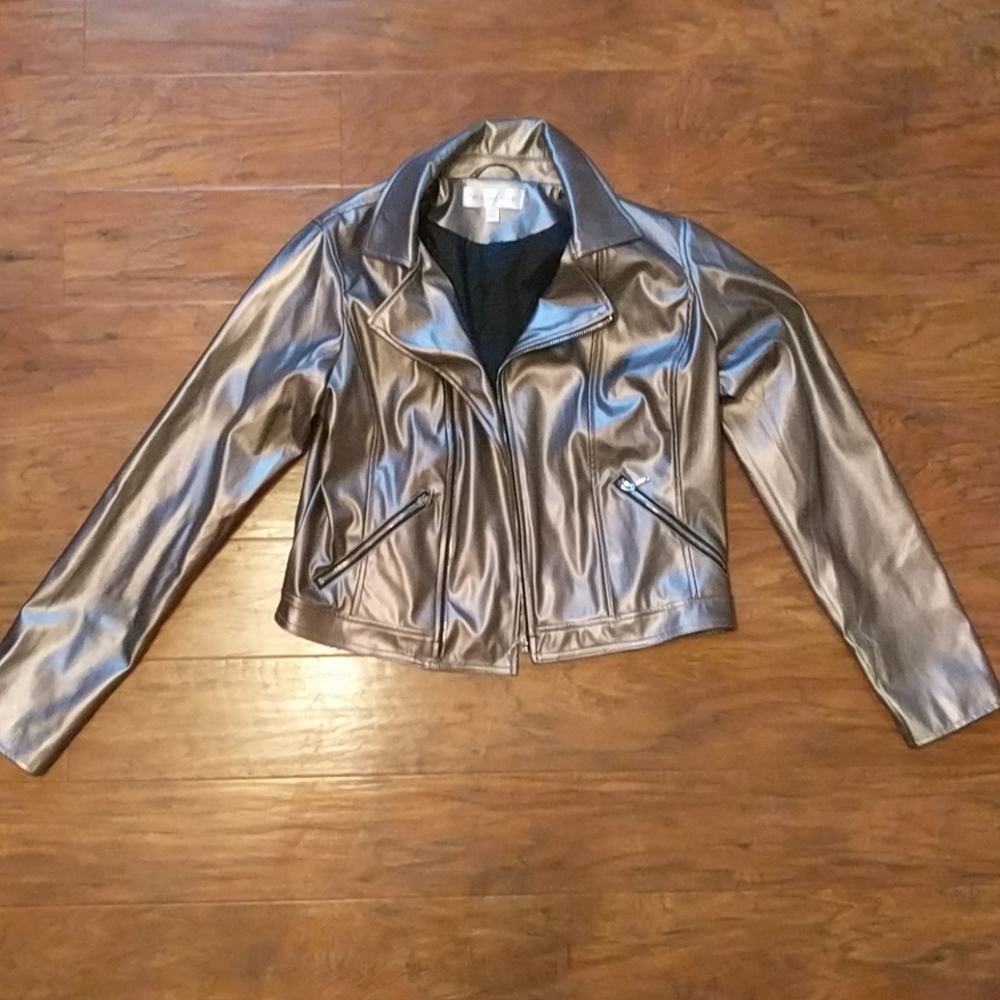 🟣Silver faux leather jacket
